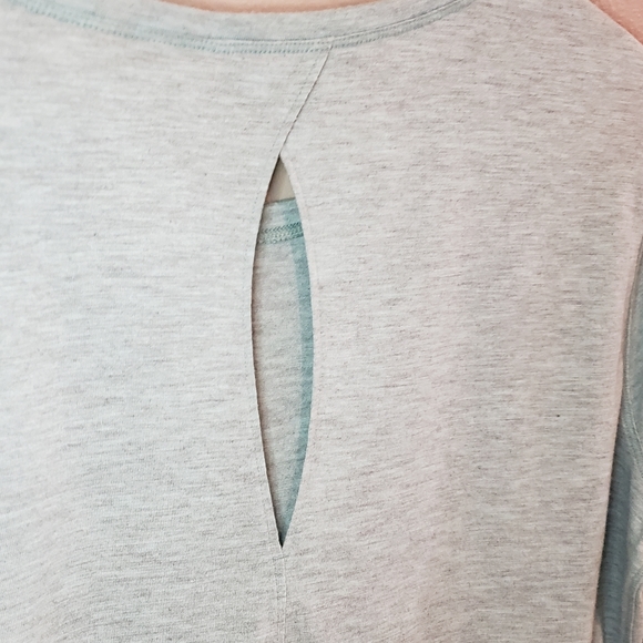 Long sleeve, green keyhole back Top Size Large, ruched sides Athletic Works. - Picture 3 of 5